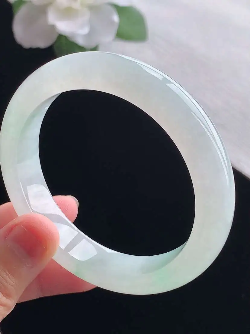 a货翡翠老坑冰种飘绿正装正圈手镯56-57圈口  尺寸56×12.6×8.6mm 重量62.56g 0923