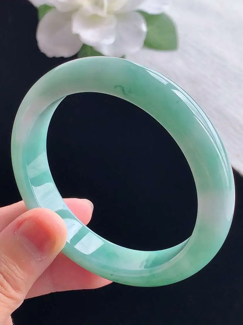 a货翡翠老坑冰润飘花正装正圈手镯55-56圈口  尺寸55×12×7.6mm 重量52.90g 09