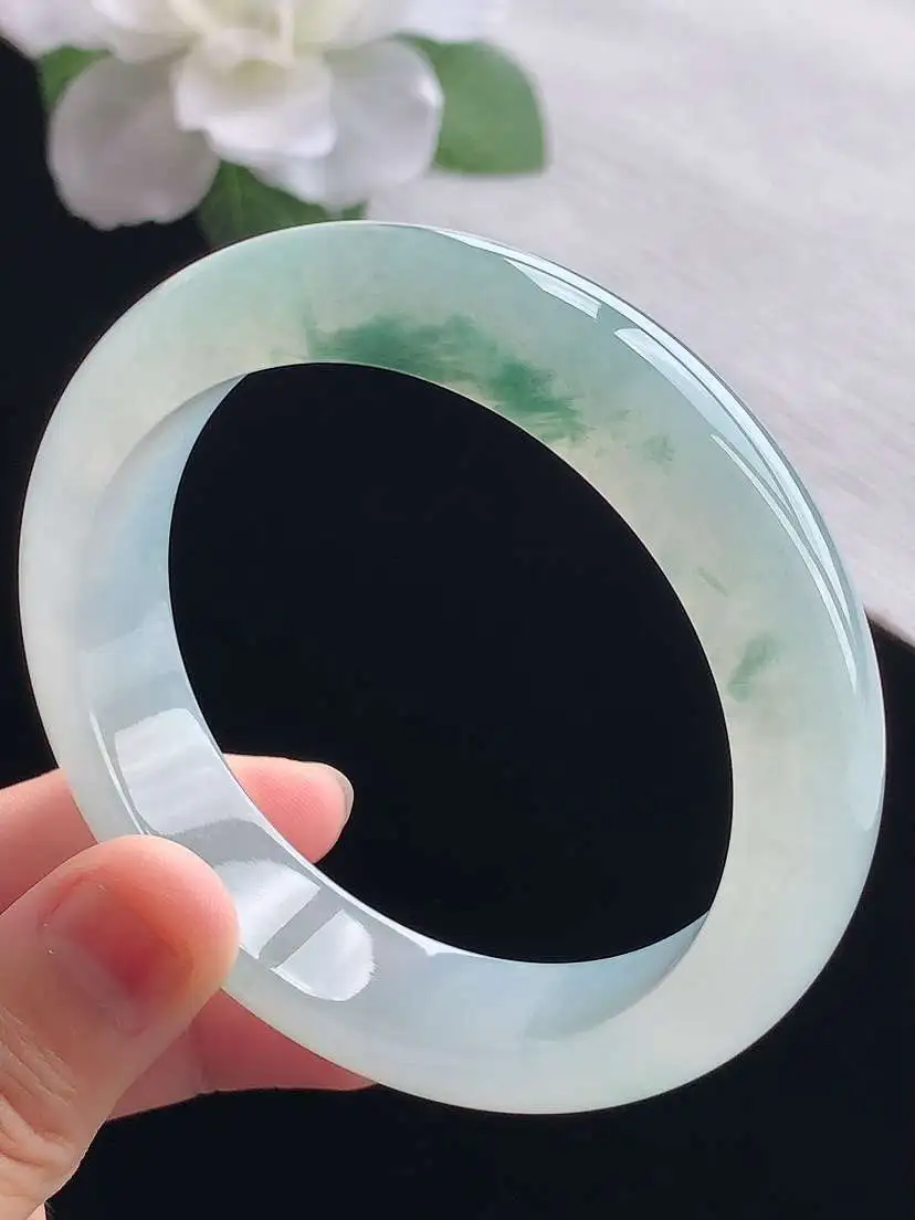 a货翡翠老坑冰种飘花正装正圈手镯56-57圈口  尺寸56.7×13.7×8.8mm 重量68.53