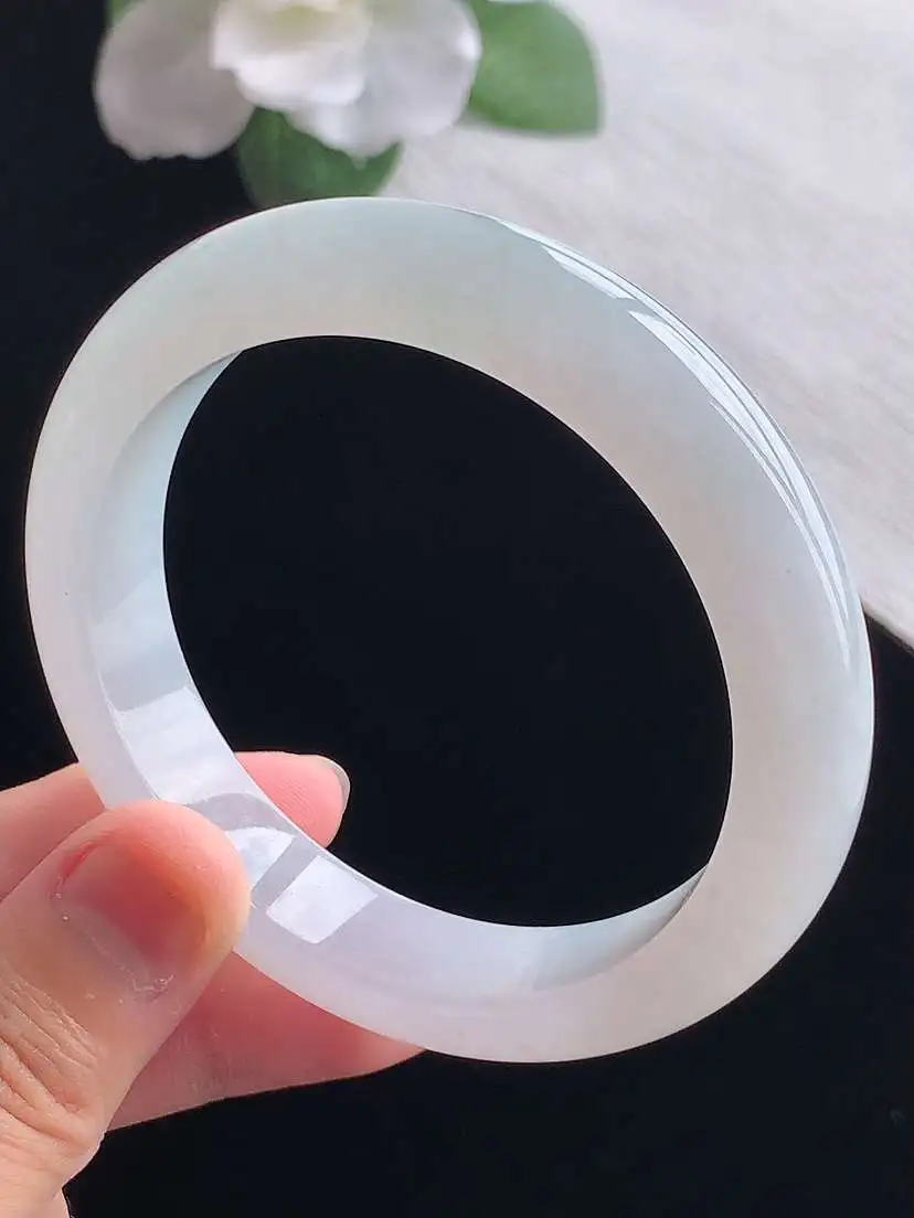 a货翡翠老坑冰种白月光正装正圈手镯55-56圈口  尺寸55.6×12×8.3mm 重量57.35g