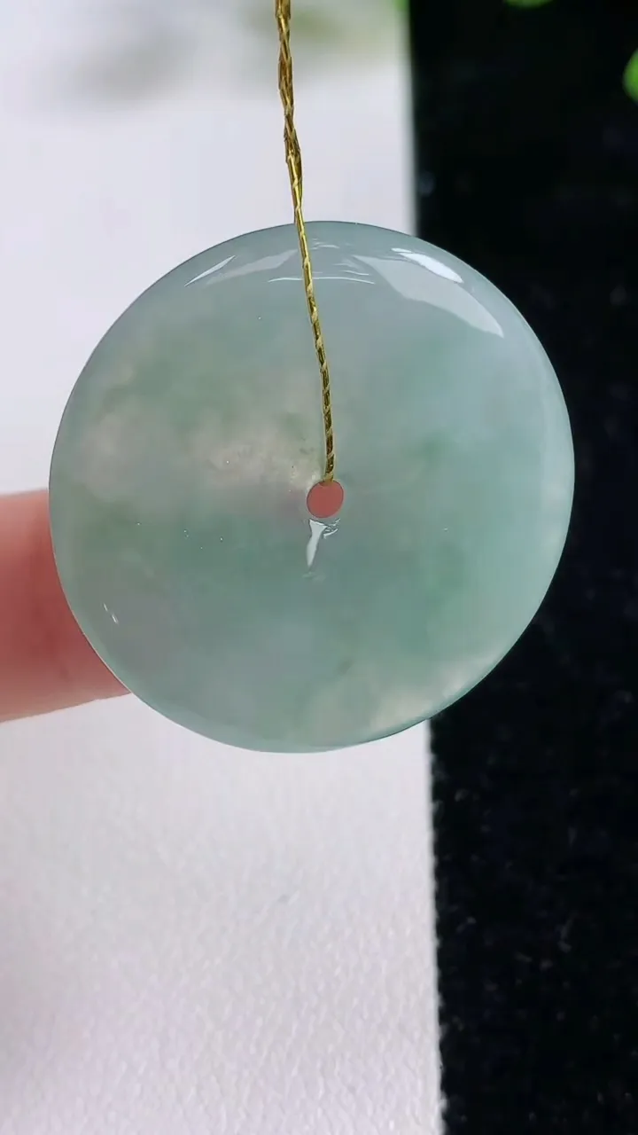 天然A货翡翠冰种飘花平安扣吊坠，尺寸29.6-4.5，重量:10.49g
9月24日