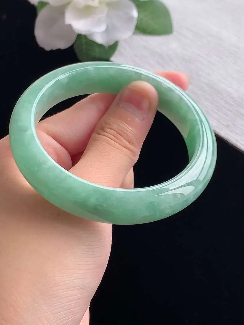 a货翡翠老坑冰润满绿正装正圈手镯56-57圈口  尺寸56×13×8.3mm 重量60.56g 0923