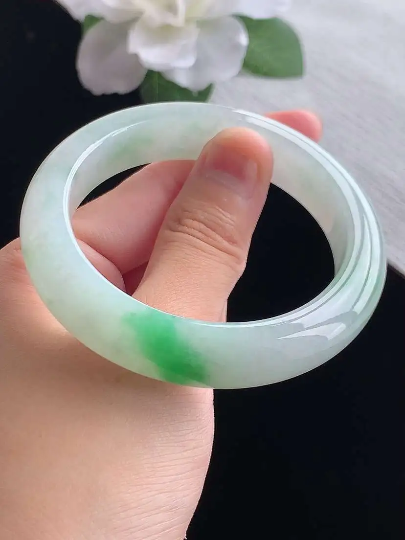a货翡翠老坑冰种飘绿正装正圈手镯54-55圈口  尺寸54×12×8.6mm 重量61.96g 0923
