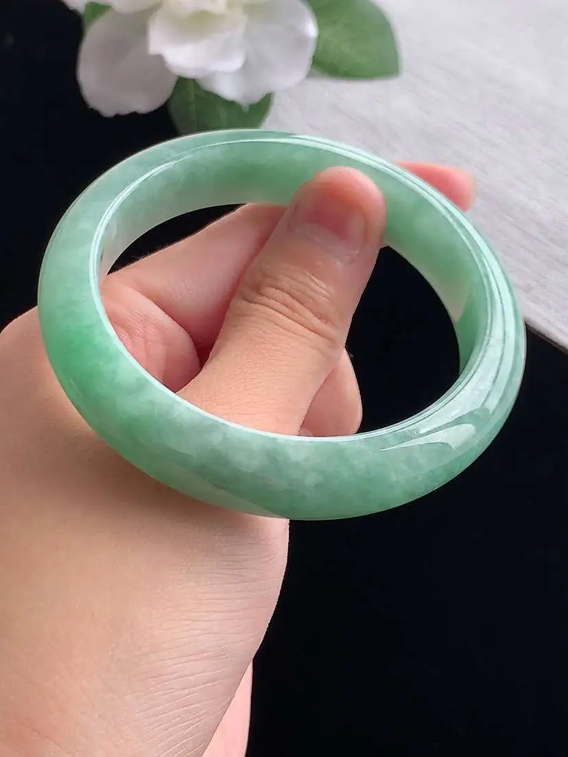a货翡翠老坑冰润满绿正装正圈手镯56-57圈口  尺寸56×13×8.3mm 重量60.56g 0923