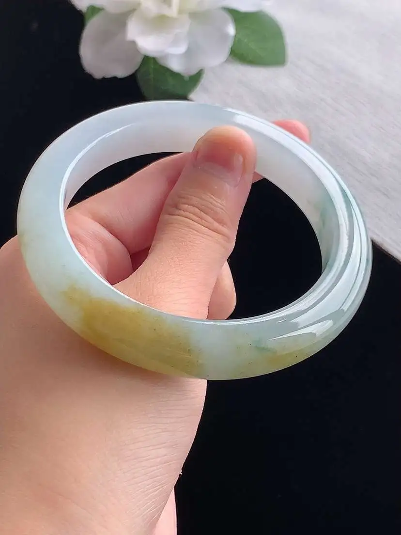 a货翡翠老坑冰种飘黄翡飘花厚装正装正圈手镯61-62大圈口  尺寸61×11.4×9.6mm 重量76.00g 0923