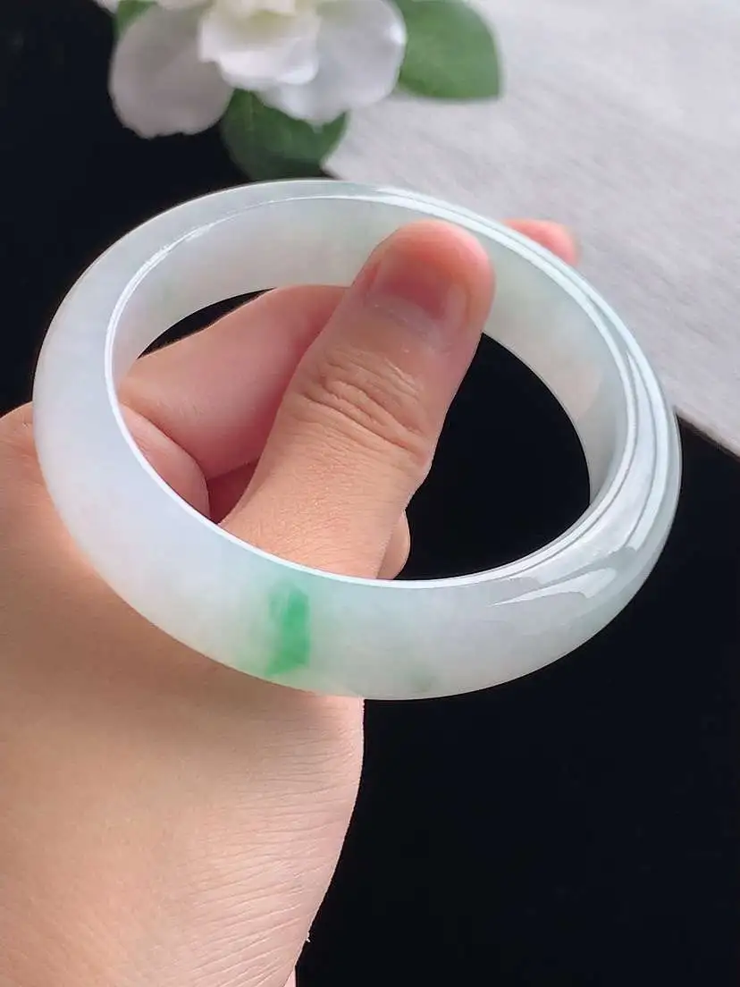 a货翡翠老坑冰种飘绿正装正圈手镯55-56圈口  尺寸55.8×13.8×8.3mm 重量66.03g 0923