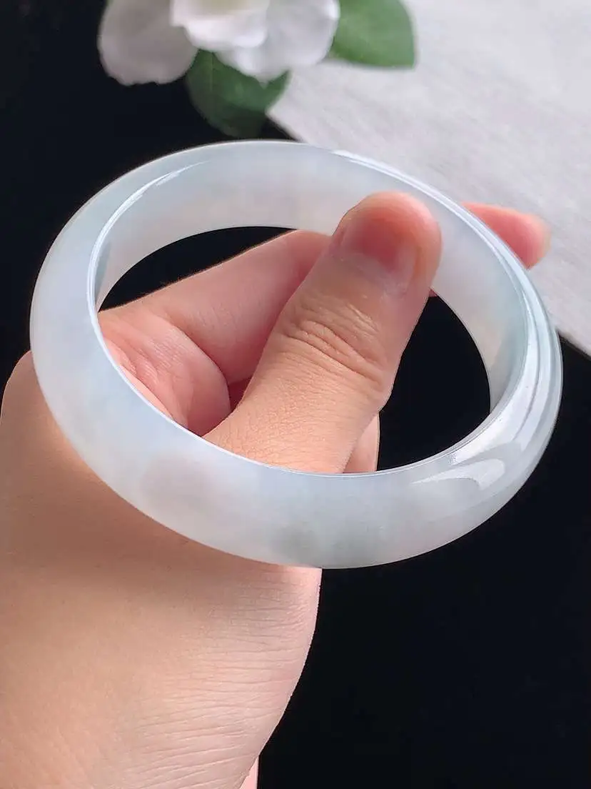 a货翡翠老坑冰种白月光正装正圈手镯56-57圈口  尺寸56.3×14.2×7.8mm 重量61.73g 0923