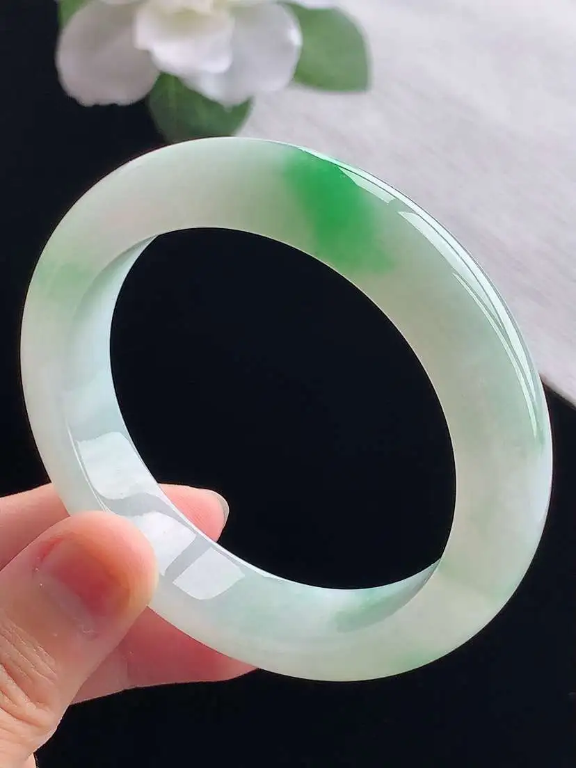 a货翡翠老坑冰种飘绿正装正圈手镯54-55圈口  尺寸54×12×8.6mm 重量61.96g 09