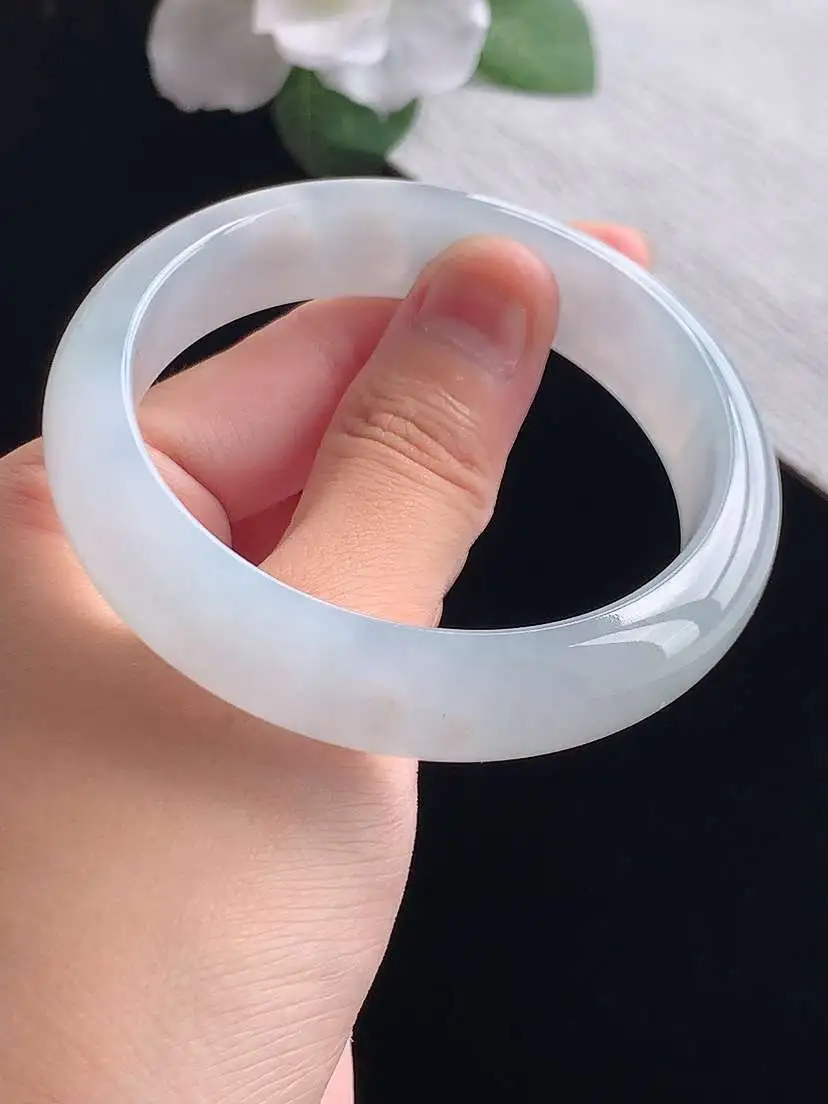 a货翡翠老坑冰种白月光正装正圈手镯56-57圈口  尺寸56.3×14.2×7.8mm 重量61.73g 0923