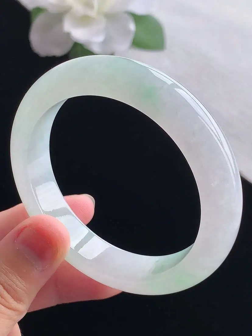 a货翡翠老坑冰种飘绿正装正圈手镯53-54圈口  尺寸53.2×12.2×8.3mm 重量55.93g 0923