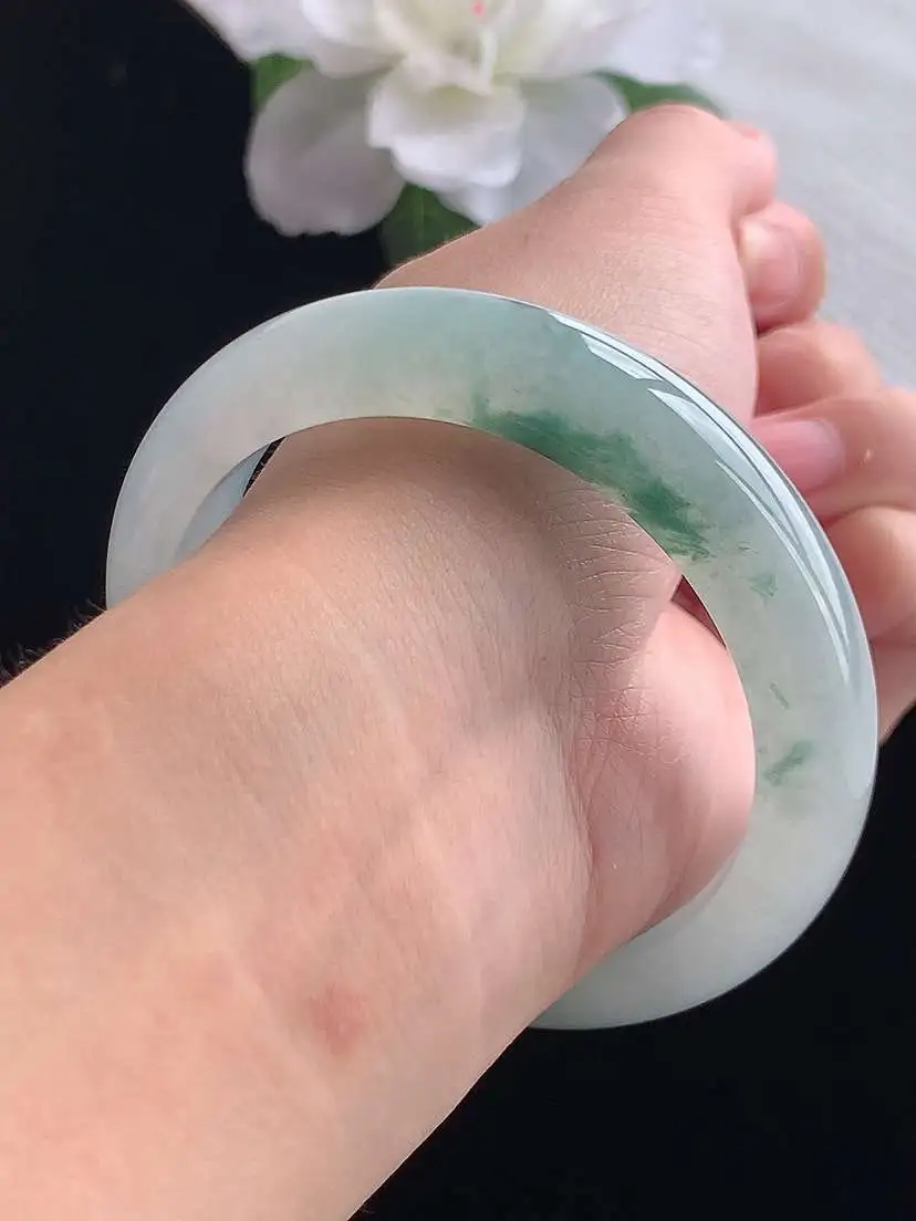 a货翡翠老坑冰种飘花正装正圈手镯56-57圈口  尺寸56.7×13.7×8.8mm 重量68.53g 0923