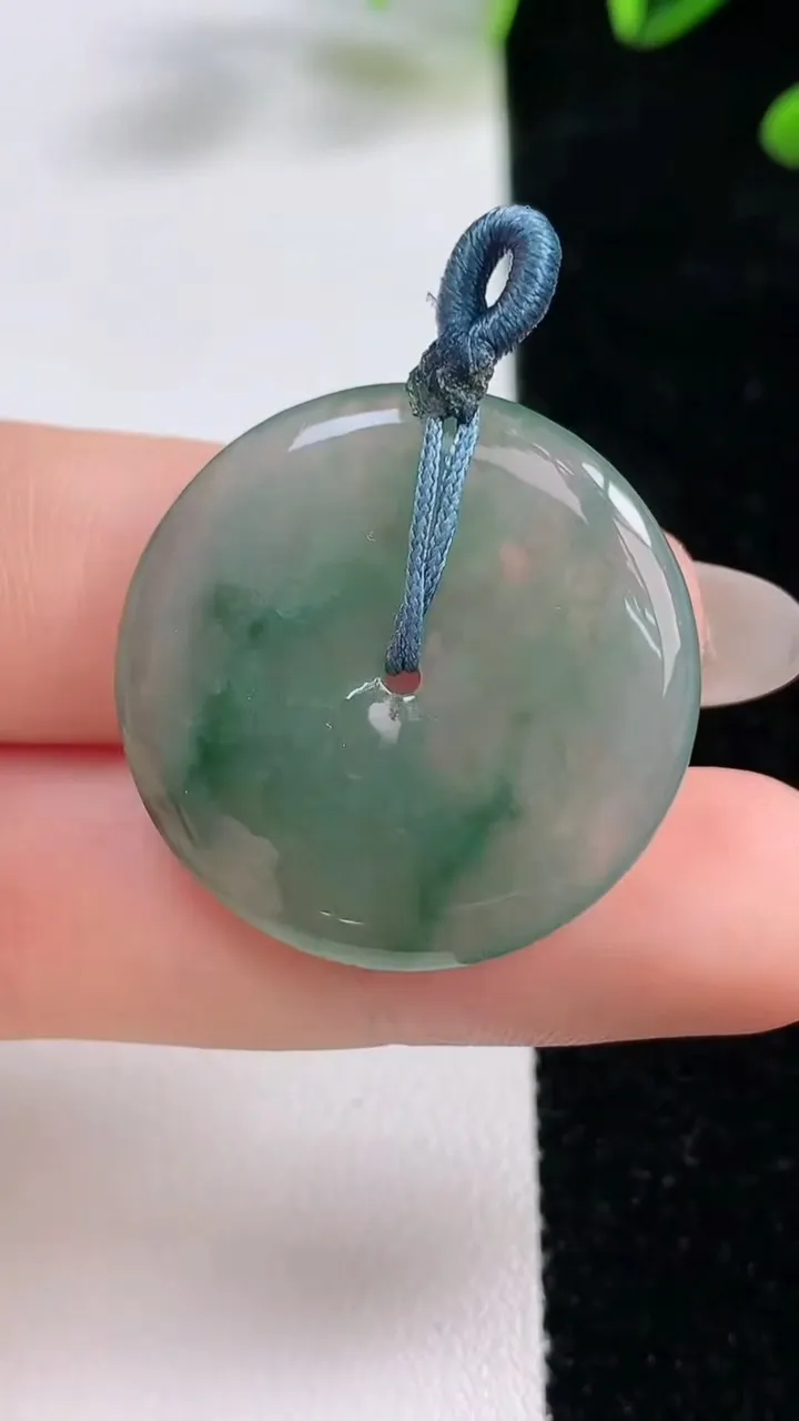 天然A货翡翠冰种飘花平安扣吊坠，尺寸26.3-4.3，重量:7.42g
9月24日