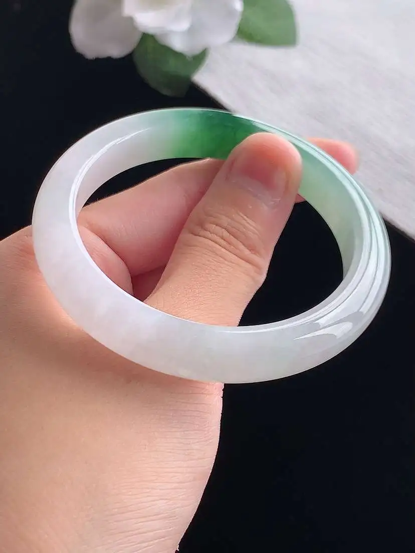 a货翡翠老坑冰种飘绿正装正圈手镯53-54圈口  尺寸53.3×9.7×7.7mm 重量42.56g 0923
