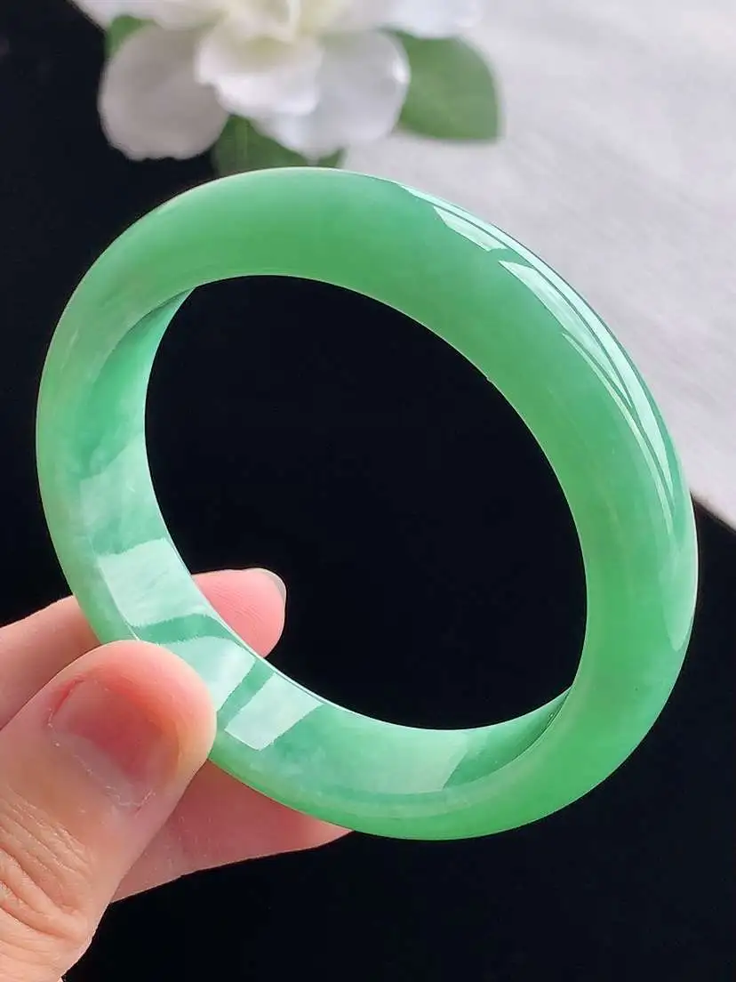 a货翡翠老坑冰种满绿正装正圈手镯51-52小圈口  尺寸51×12×7.2mm 重量45.86g 0923
