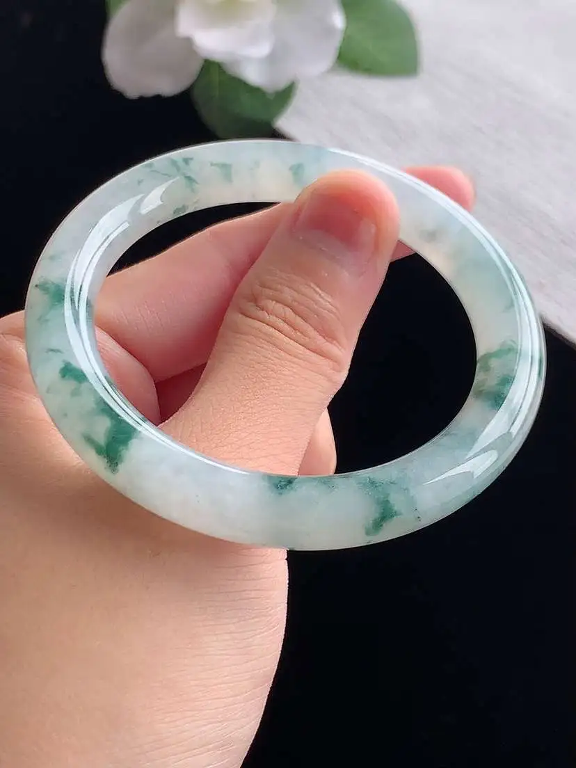 a货翡翠老坑冰种飘花圆条手镯52-53小圈口  尺寸52.7×8.5mm 重量40.46g 0923