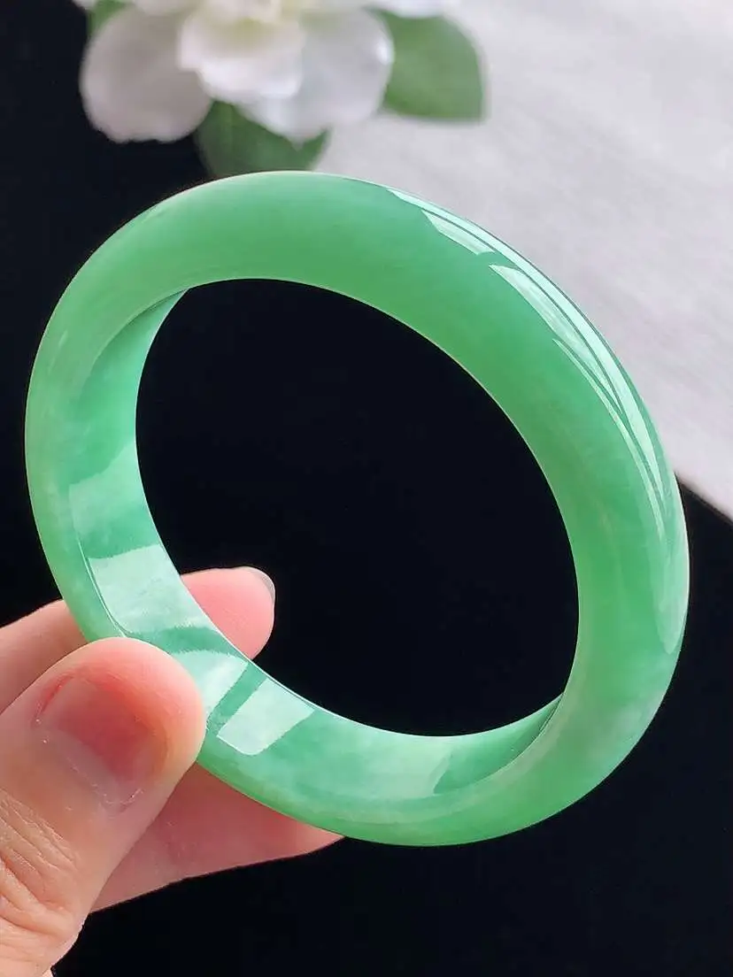 a货翡翠老坑冰种满绿正装正圈手镯51-52小圈口  尺寸51×12×7.2mm 重量45.86g 0