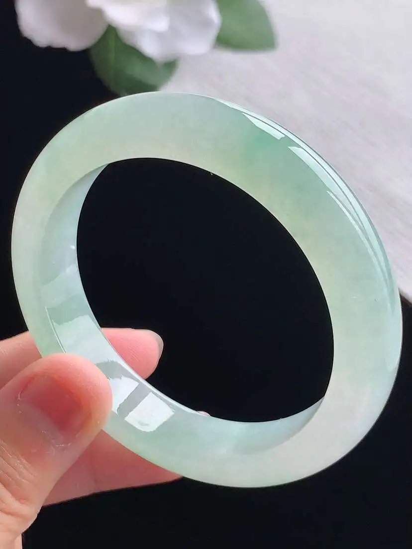 a货翡翠老坑冰种飘花正装正圈手镯52-53小圈口  尺寸52×12×8mm 重量52.15g 0924