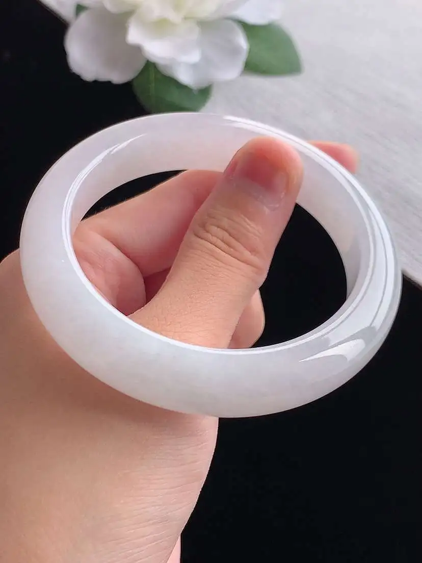 a货翡翠老坑冰种白月光正装正圈手镯56-57圈口  尺寸56.5×12.6×9mm 重量68.40g 0924