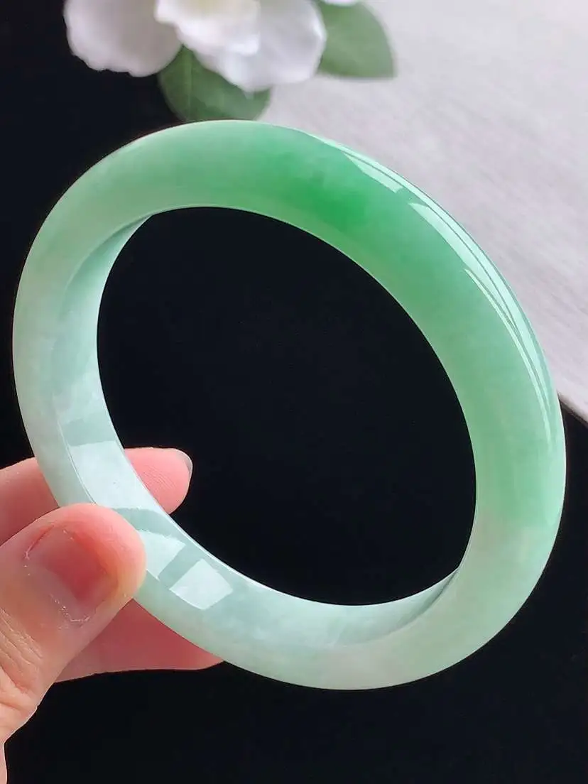 a货翡翠老坑冰种飘绿正装正圈手镯59-60大圈口  尺寸59×11.8×8mm 重量58.96g 0