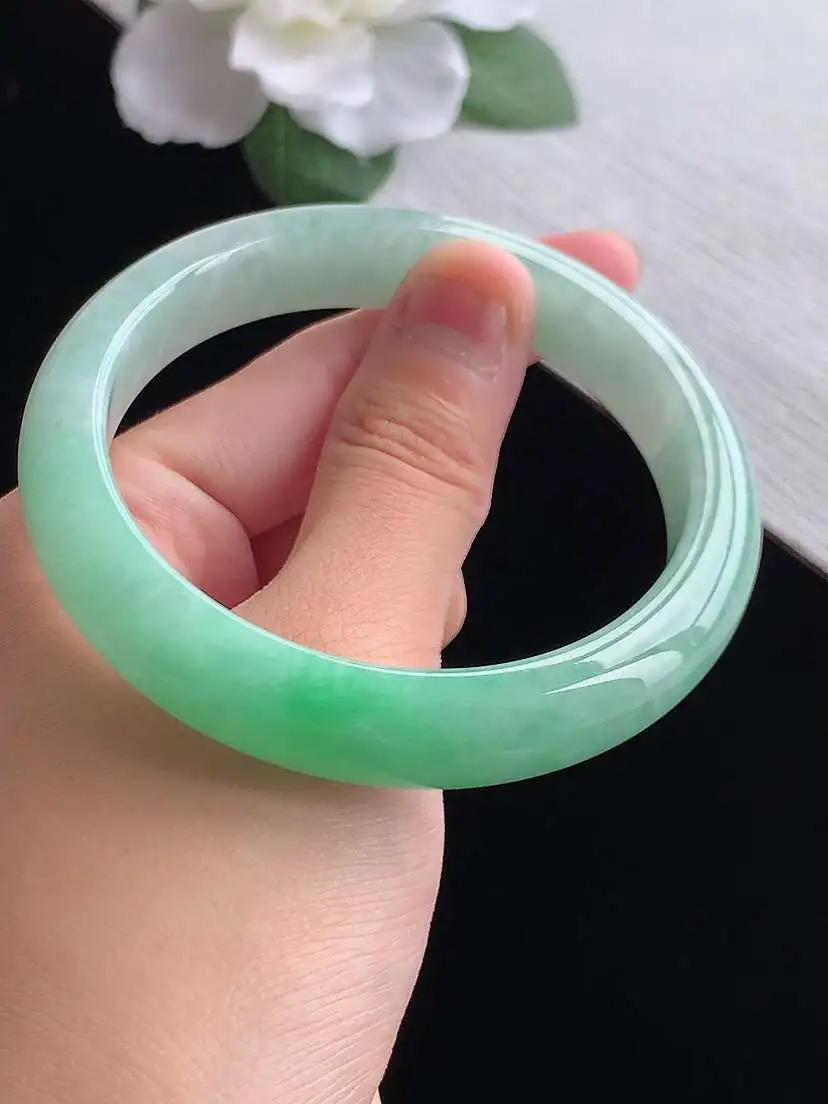 a货翡翠老坑冰种飘绿正装正圈手镯59-60大圈口  尺寸59×11.8×8mm 重量58.96g 0924