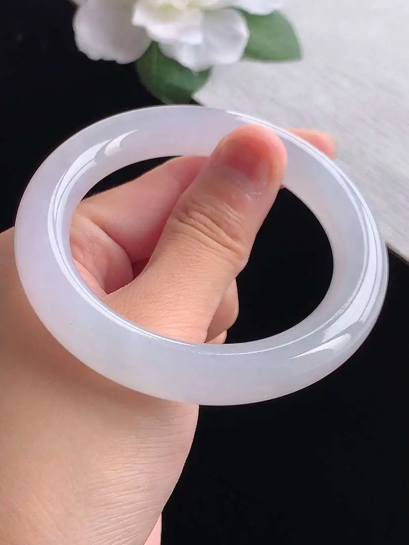 a货翡翠老坑冰种白月光圆条手镯54-55圈口  尺寸54.5×10.7mm 重量64.18g 0924