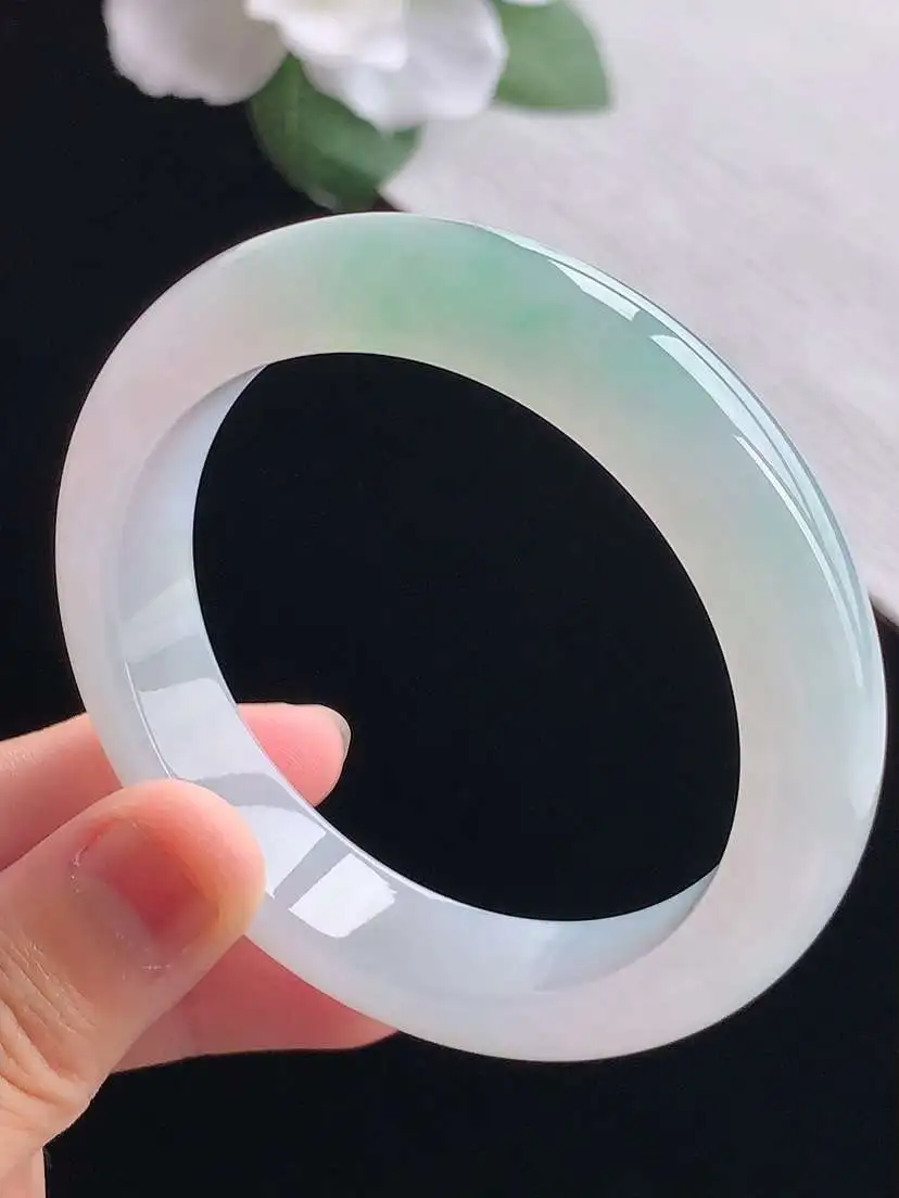 a货翡翠老坑冰种飘绿正装正圈手镯54-55圈口  尺寸54.5×12.5×8.2mm 重量60.06g 0924