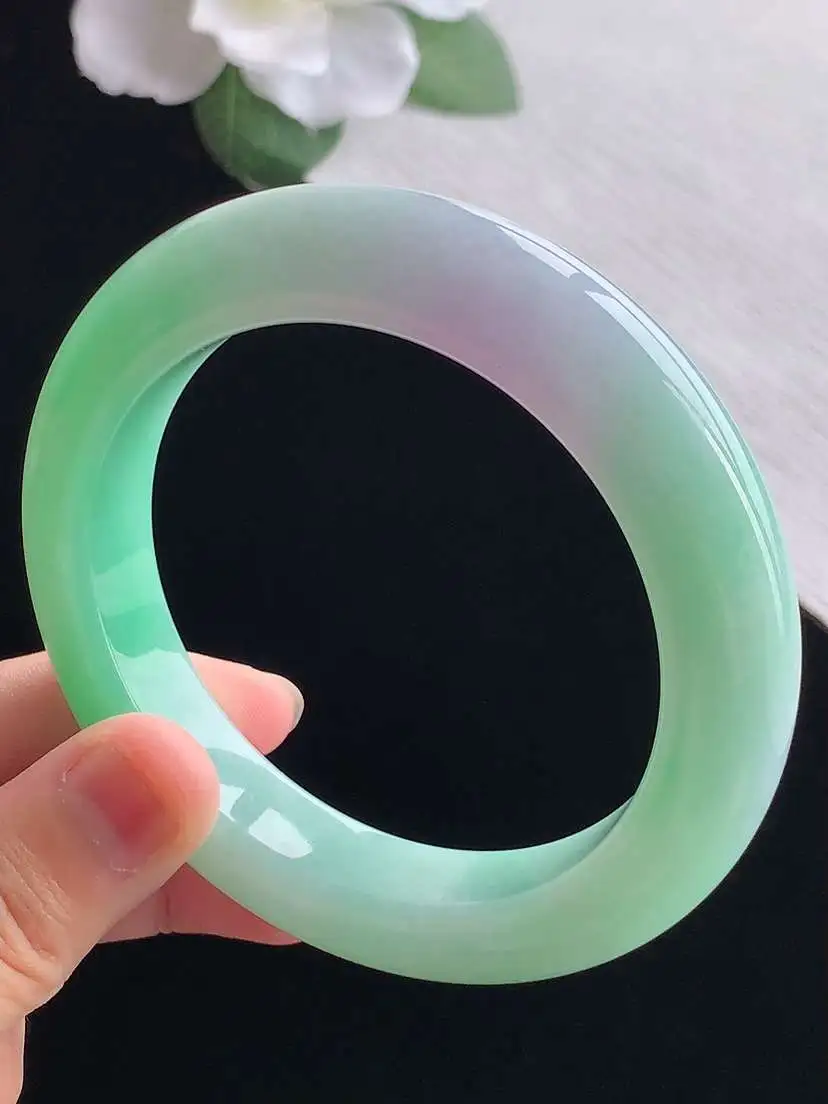 a货翡翠老坑冰种春带彩紫罗兰飘绿厚装正装正圈手镯59-60大圈口  尺寸59×12.6×10.7mm 重量87.92g 0924