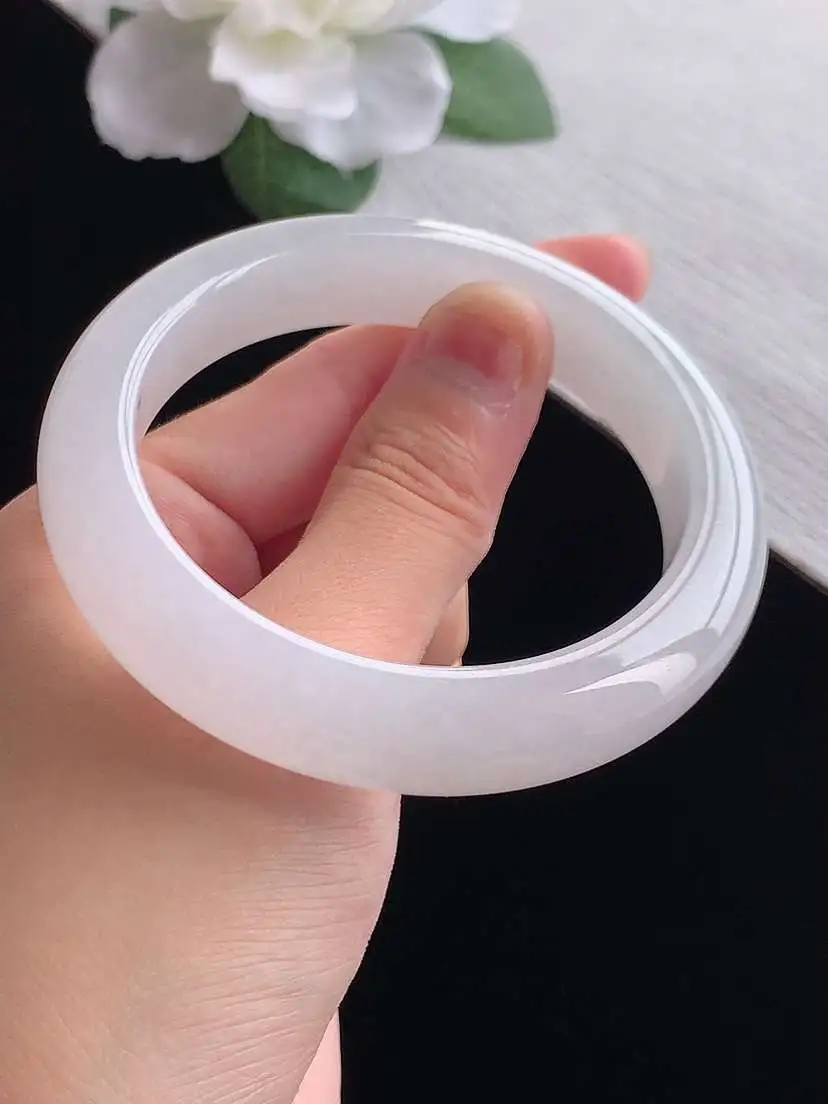 a货翡翠老坑冰种白月光正装正圈手镯56-57圈口  尺寸56.5×12.6×9mm 重量68.40g 0924