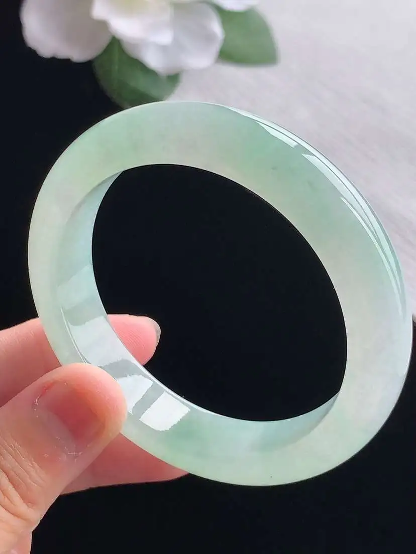a货翡翠老坑冰种飘花正装正圈手镯52-53小圈口  尺寸52×12×8mm 重量52.15g 0924