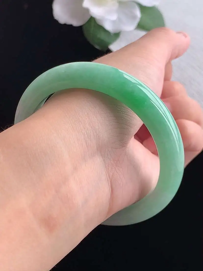 a货翡翠老坑冰种飘绿正装正圈手镯59-60大圈口  尺寸59×11.8×8mm 重量58.96g 0924