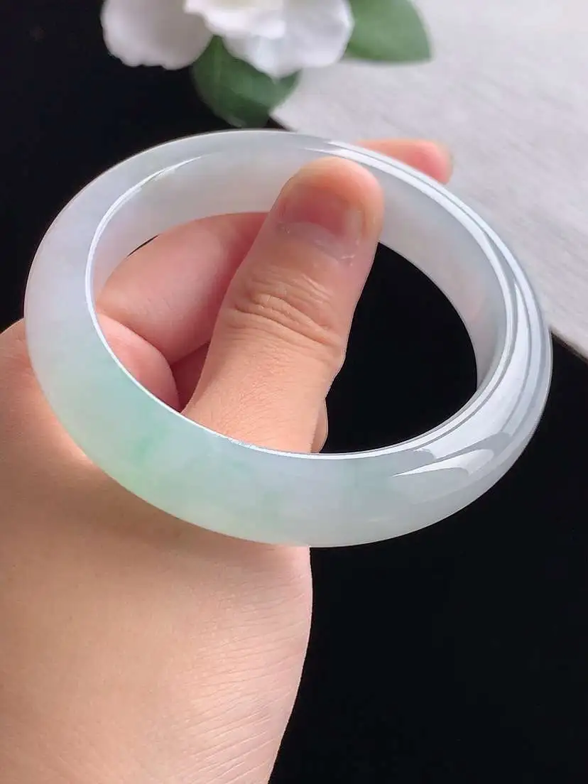 a货翡翠老坑冰种飘绿正装正圈手镯54-55圈口  尺寸54.5×12.5×8.2mm 重量60.06g 0924