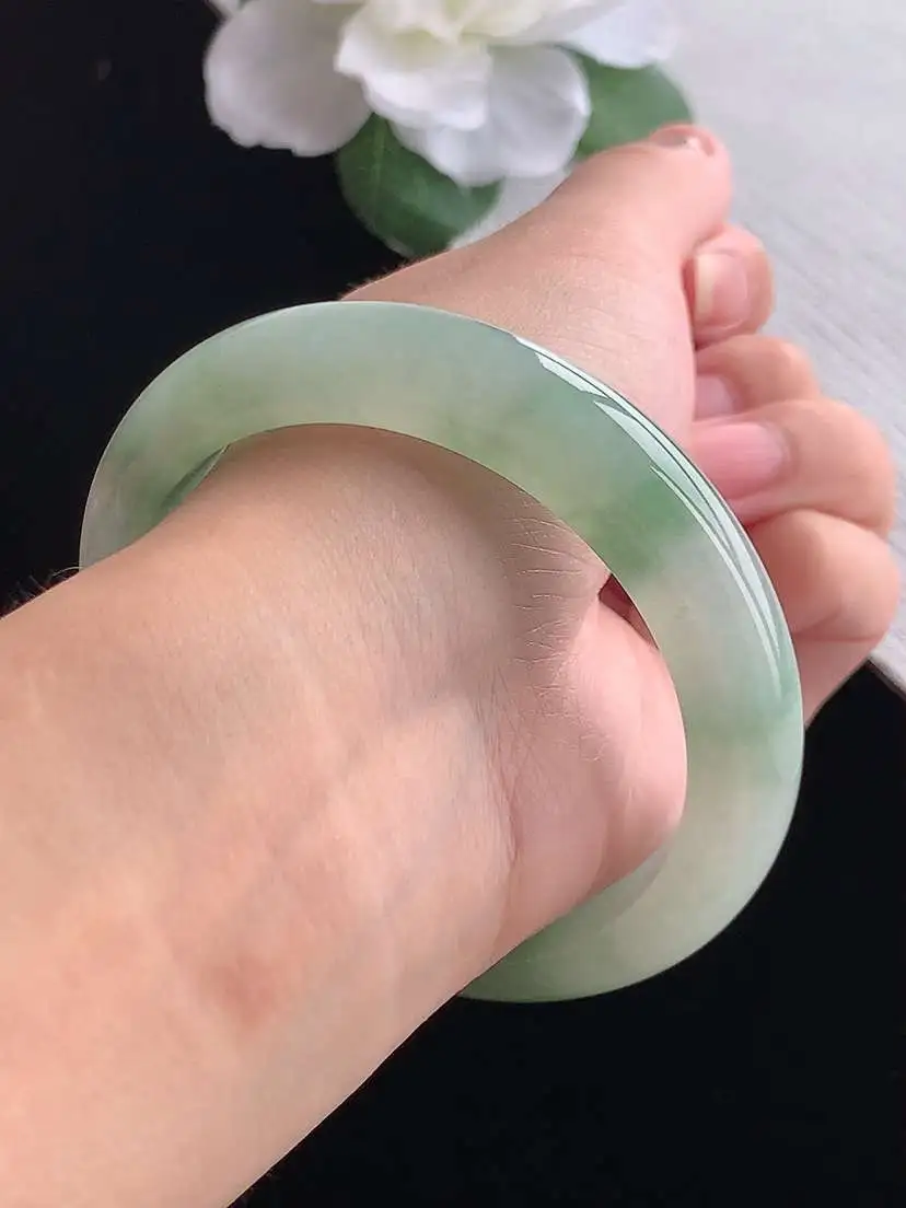 a货翡翠老坑冰种飘花正装正圈手镯58-59圈口  尺寸58×12.7×8.2mm 重量63.20g 0924