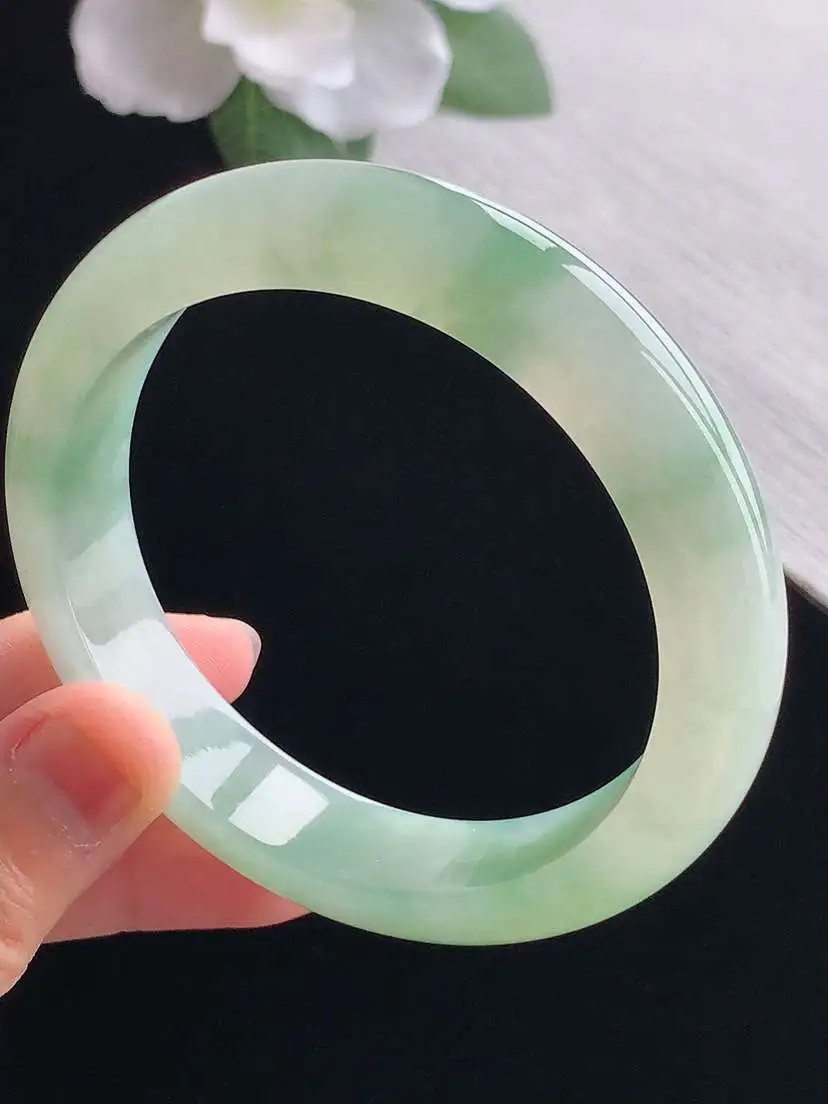 a货翡翠老坑冰种飘花正装正圈手镯58-59圈口  尺寸58×12.7×8.2mm 重量63.20g 