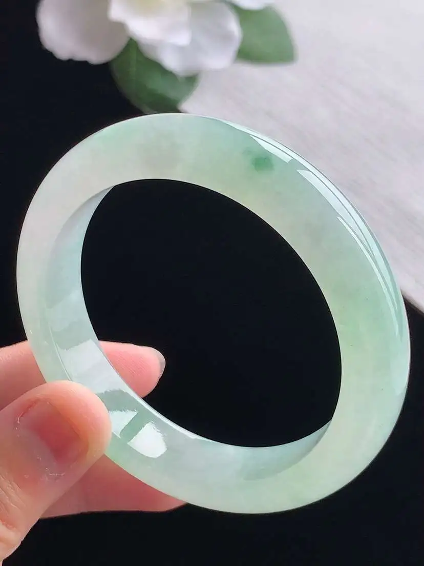 a货翡翠老坑冰种飘花正装正圈手镯52-53小圈口  尺寸52×12×8mm 重量52.15g 092