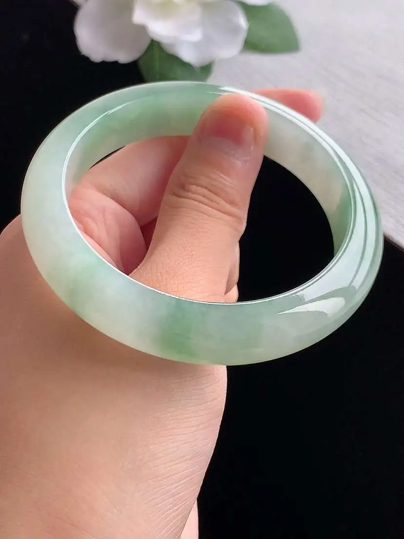 a货翡翠老坑冰种飘花正装正圈手镯58-59圈口  尺寸58×12.7×8.2mm 重量63.20g 0924