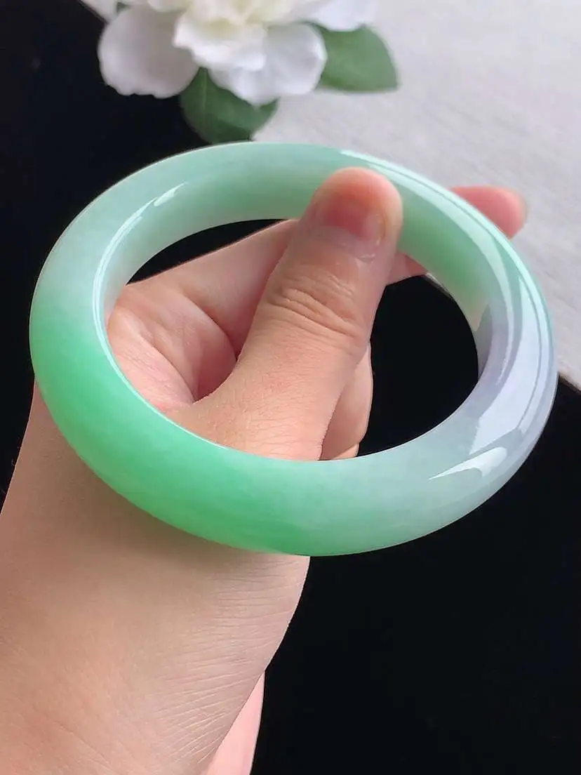 a货翡翠老坑冰种春带彩紫罗兰飘绿厚装正装正圈手镯59-60大圈口  尺寸59×12.6×10.7mm 重量87.92g 0924