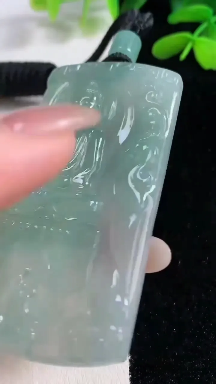 天然A货翡翠种飘花大日如来吊坠，尺寸675-39.7-5，重量:38.00g
9月26日