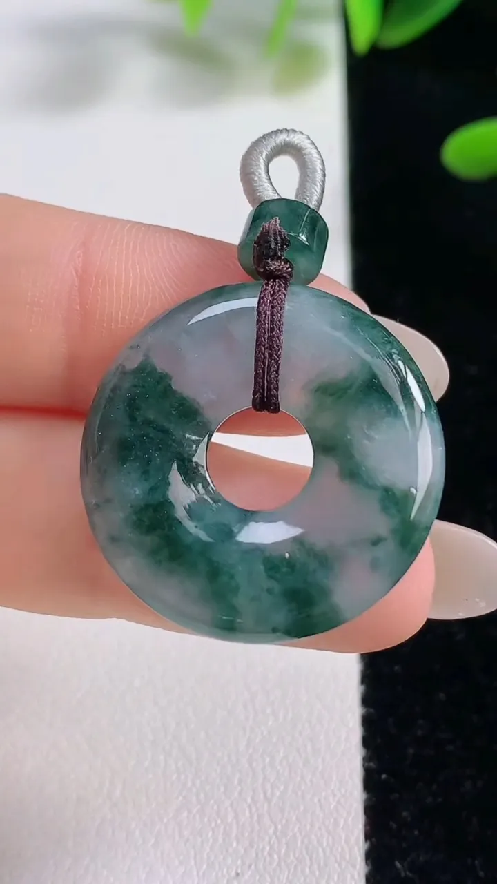 天然A货翡翠冰种飘花平安环吊坠，尺寸25.3-3.8，重量:5.25g
9月26日