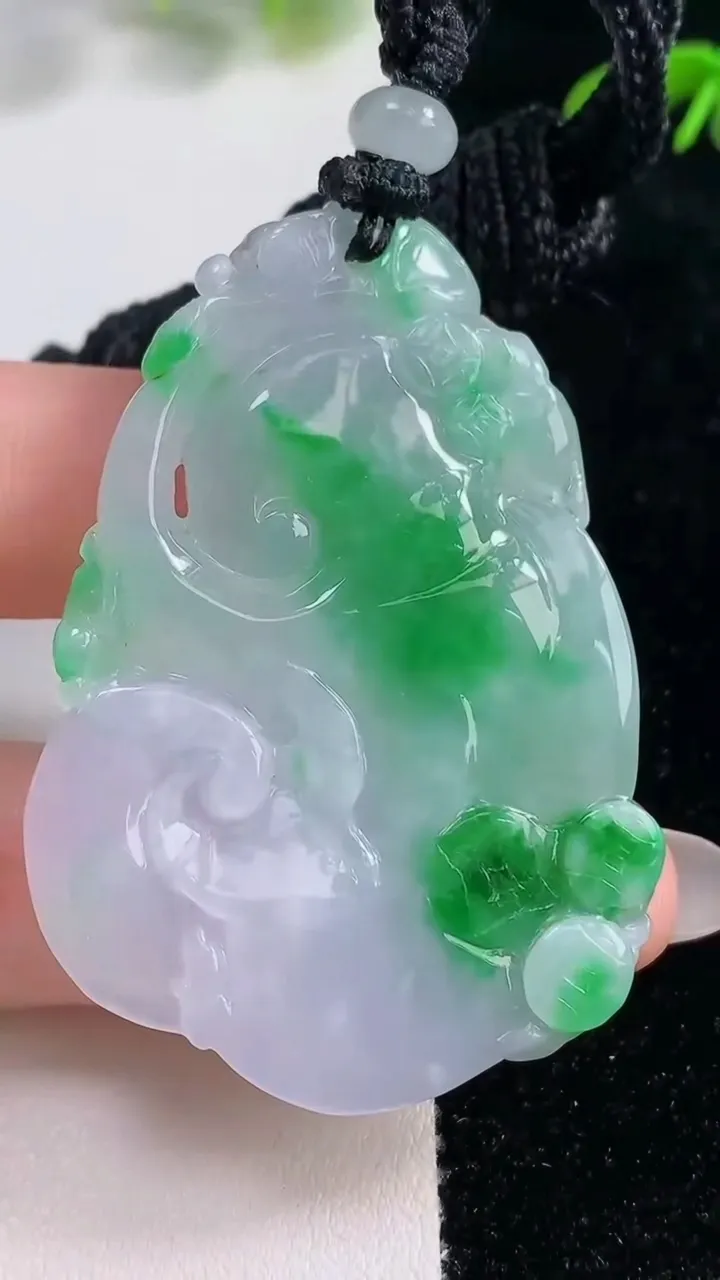 天然A货翡翠如意吊坠，尺寸51.2-37.3-5.8，重量:24.89g
9月26日