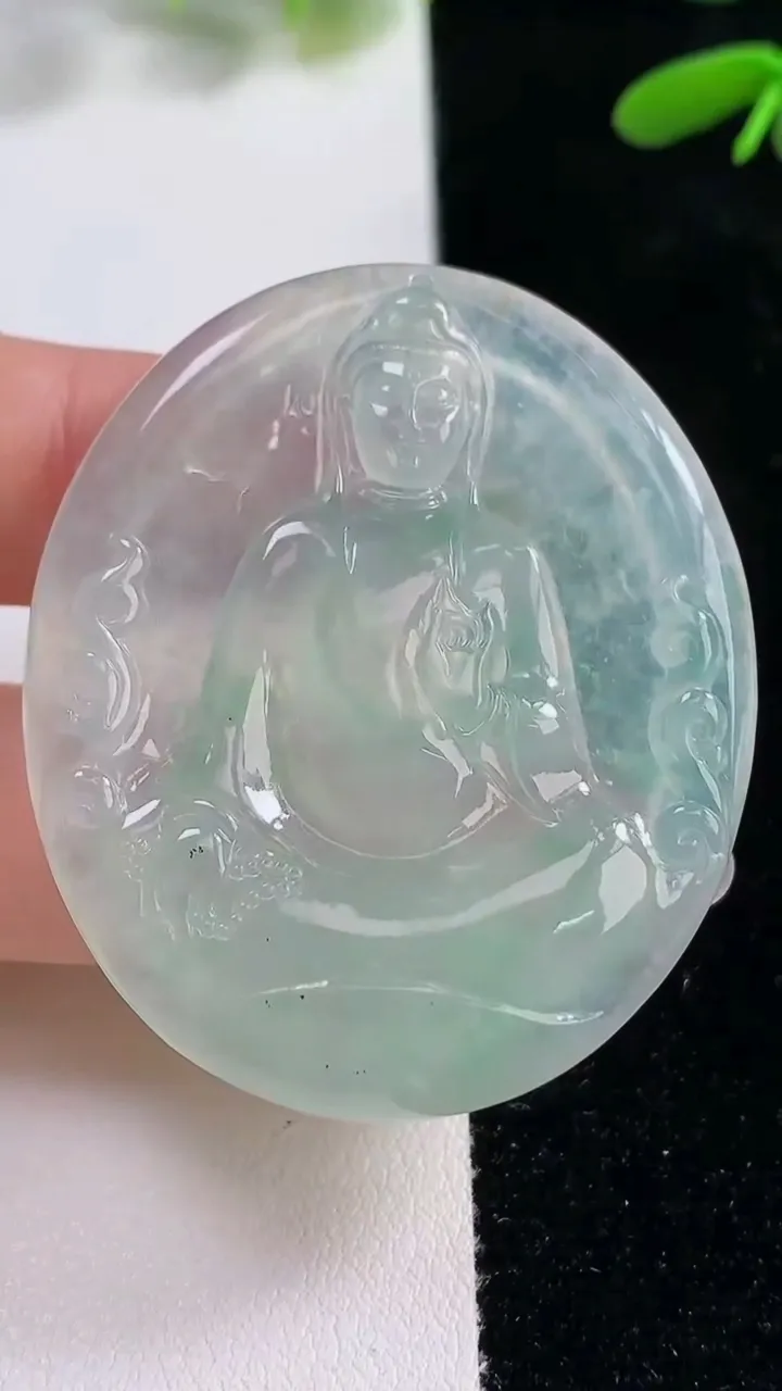 天然A货翡翠素衣观音吊坠，尺寸47-39.8-6，重量:23.28g
9月26日