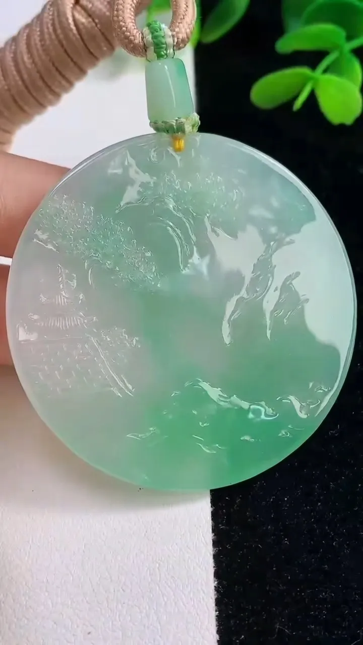 天然A货翡翠山水牌吊坠，尺寸54.2-5.2，重量:40.60g
9月26日