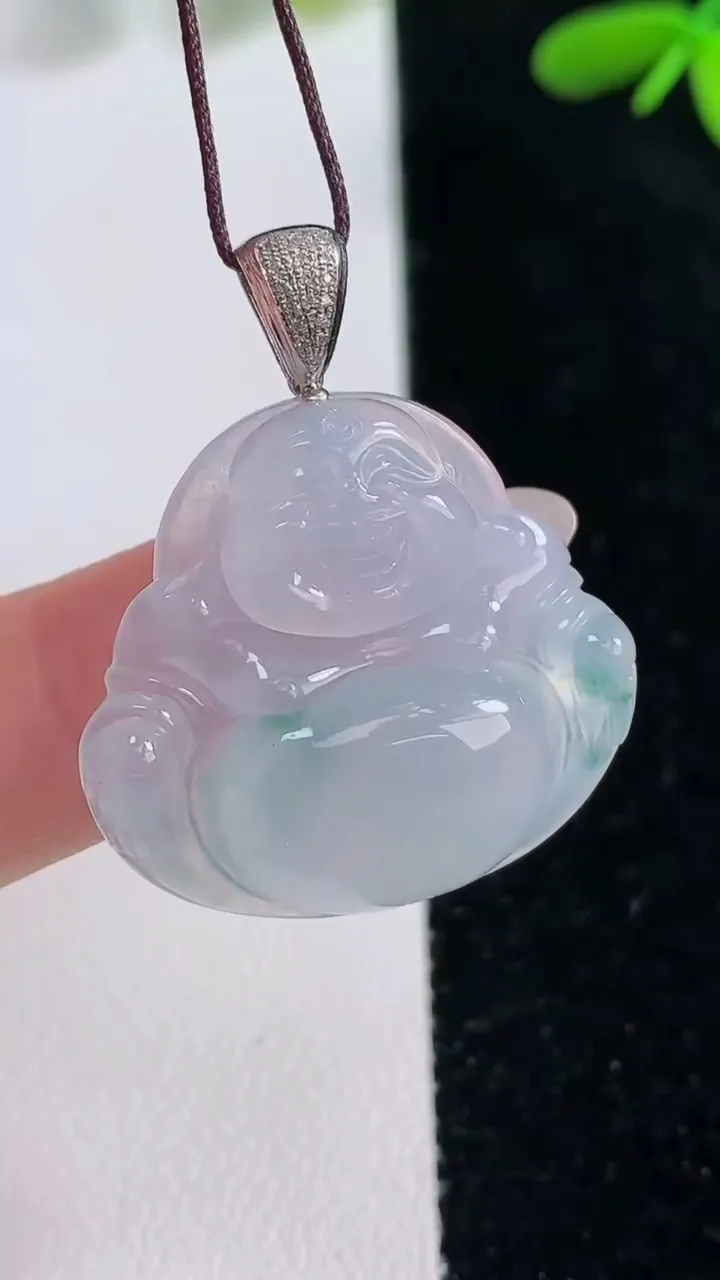 天然A货翡翠种飘花佛公吊坠，尺寸25.3-27.4-6，重量:6.58g
9月26日