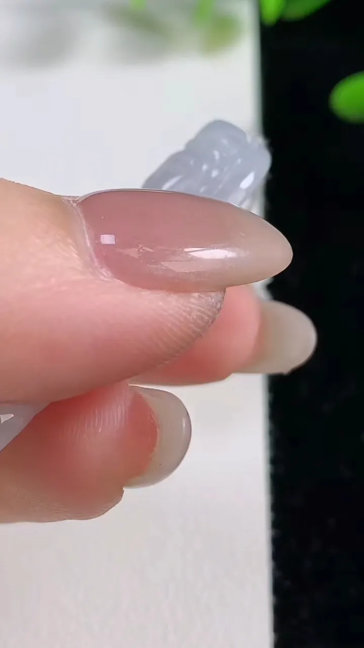 天然A货翡翠观音菩萨吊坠，尺寸48-21-5.4，重量:10.52g
9月26日