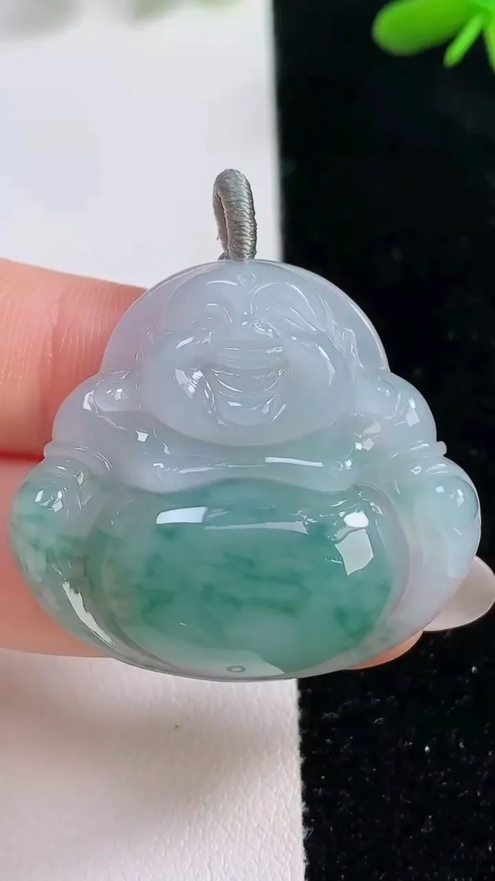 天然A货翡翠冰种飘花佛公吊坠，尺寸32.3-35.5-6，重量:11.37g
9月26日