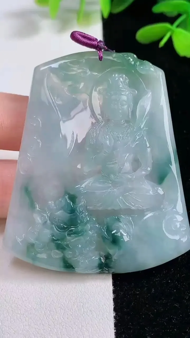 天然A货翡翠冰种飘花文殊菩萨吊坠，尺寸60.2-49.7-5，重量:32.96g
9月26日