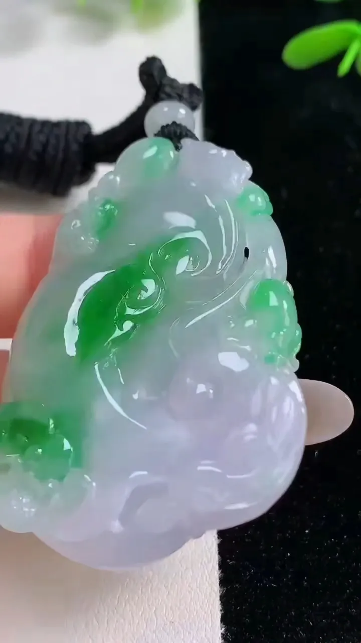 天然A货翡翠如意吊坠，尺寸51.2-37.3-5.8，重量:24.89g
9月26日