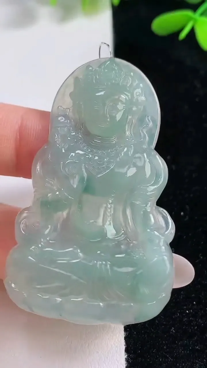 天然A货翡翠冰种飘花大势至菩萨吊坠，尺寸55.3-33.6-4.6，重量:15.37g
9月26日