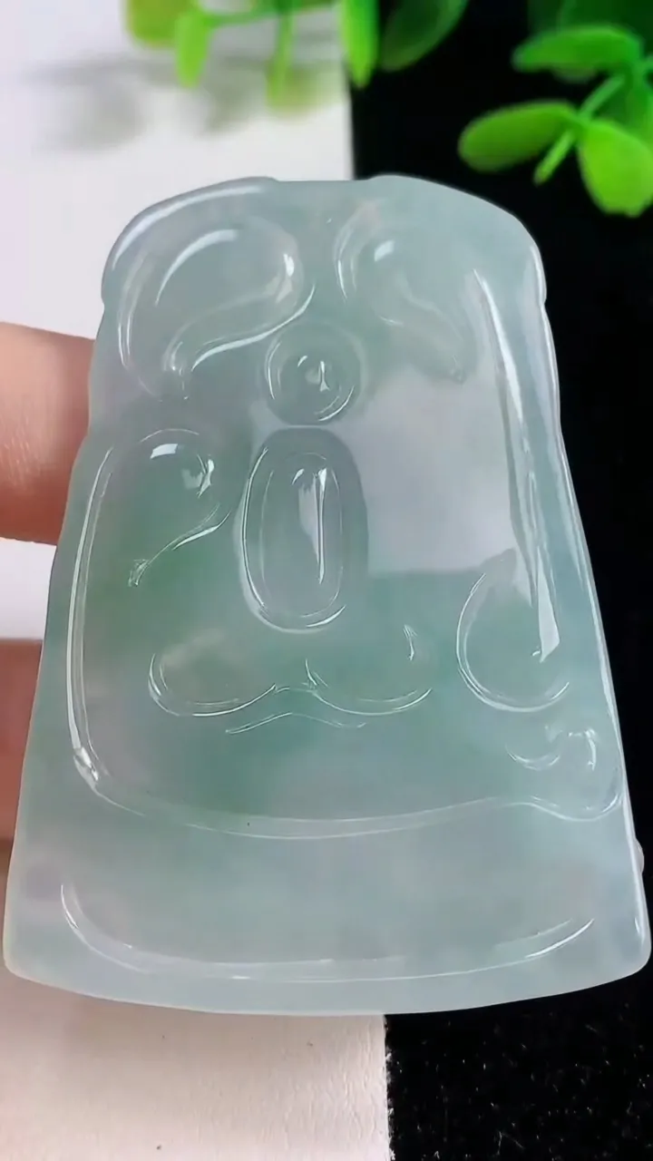 天然A货翡翠大势至菩萨吊坠，尺寸62-43.3-4.8，重量:32.00g
9月26日