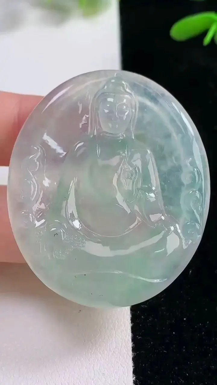 天然A货翡翠素衣观音吊坠，尺寸47-39.8-6，重量:23.28g
9月26日