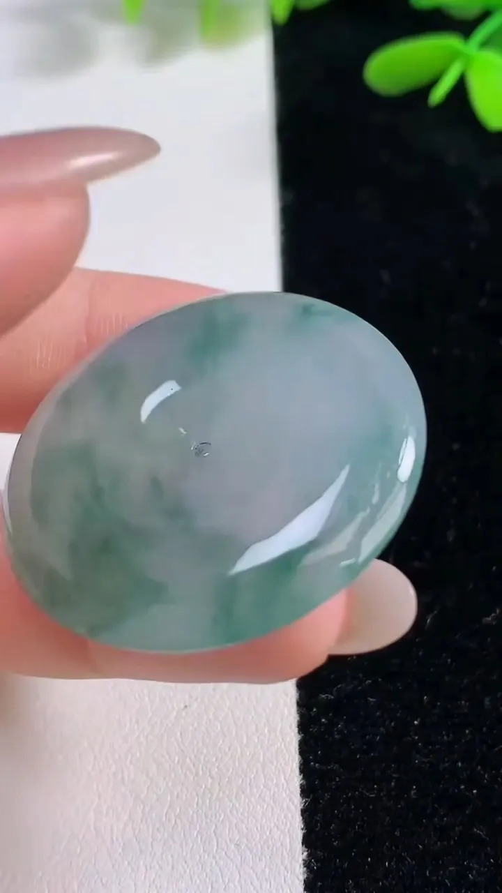 天然A货翡翠冰种飘花平安扣吊坠，尺寸34.6-6，重量:15.00g
9月26日